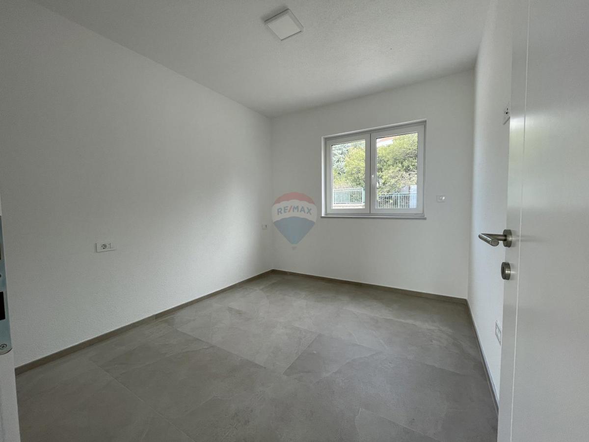 Novi Vinodolski, Smokvica – novogradnja z razgledom na morje