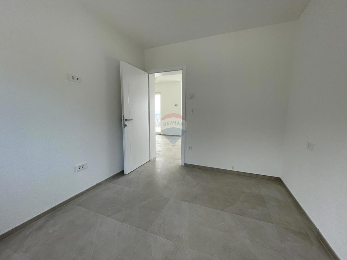 Novi Vinodolski, Smokvica – novogradnja z razgledom na morje