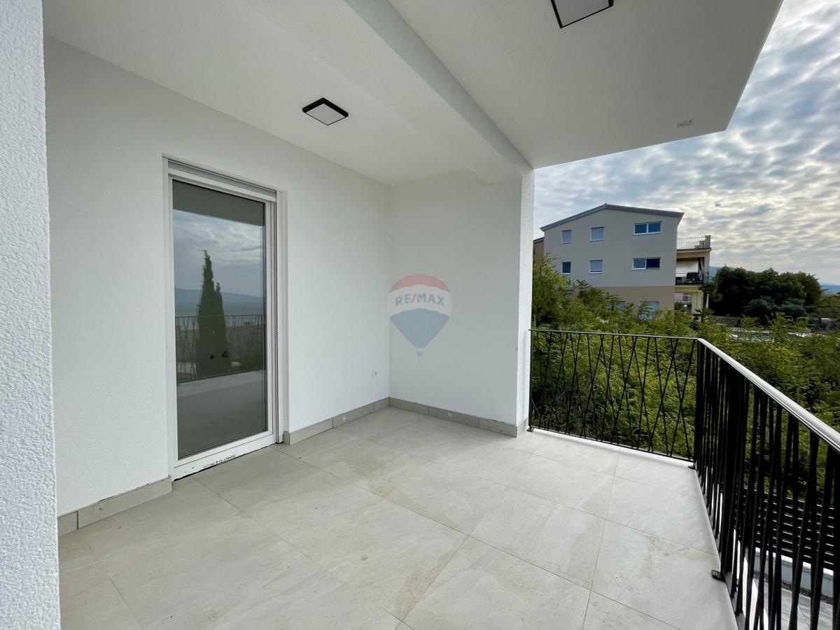 Novi Vinodolski, Smokvica – novogradnja z razgledom na morje