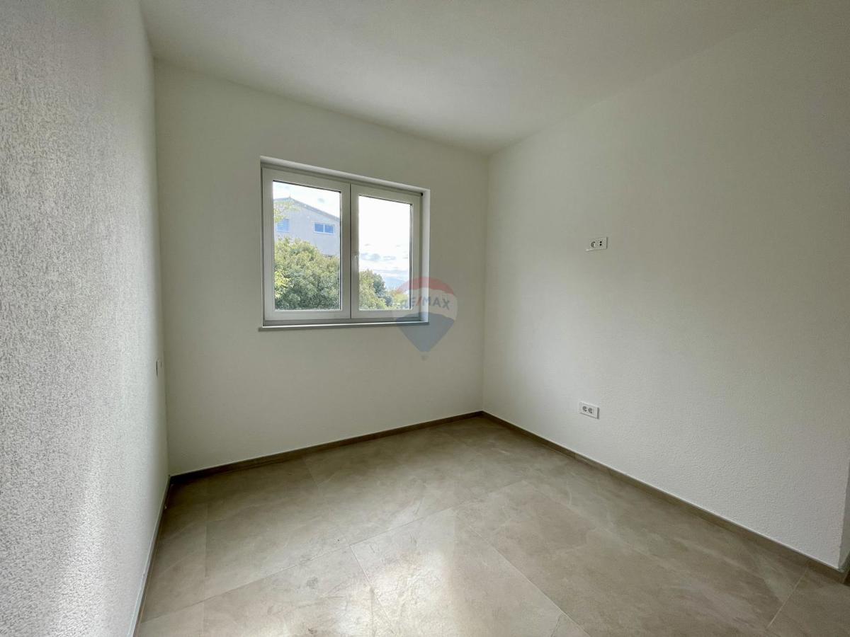 Novi Vinodolski, Smokvica – novogradnja z razgledom na morje