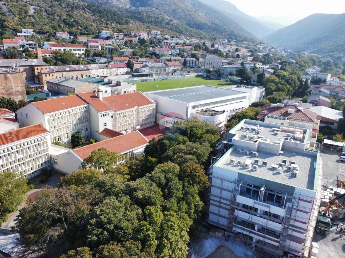 Senj – Dvosobno Stanovanje z Veliko Naravne Svetlobe