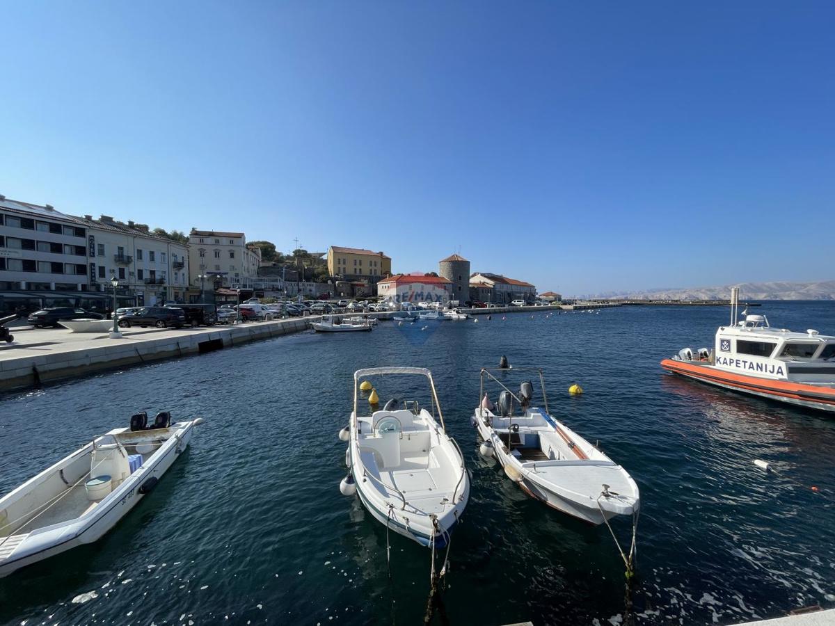 Senj – Dvosobno Stanovanje z Veliko Naravne Svetlobe