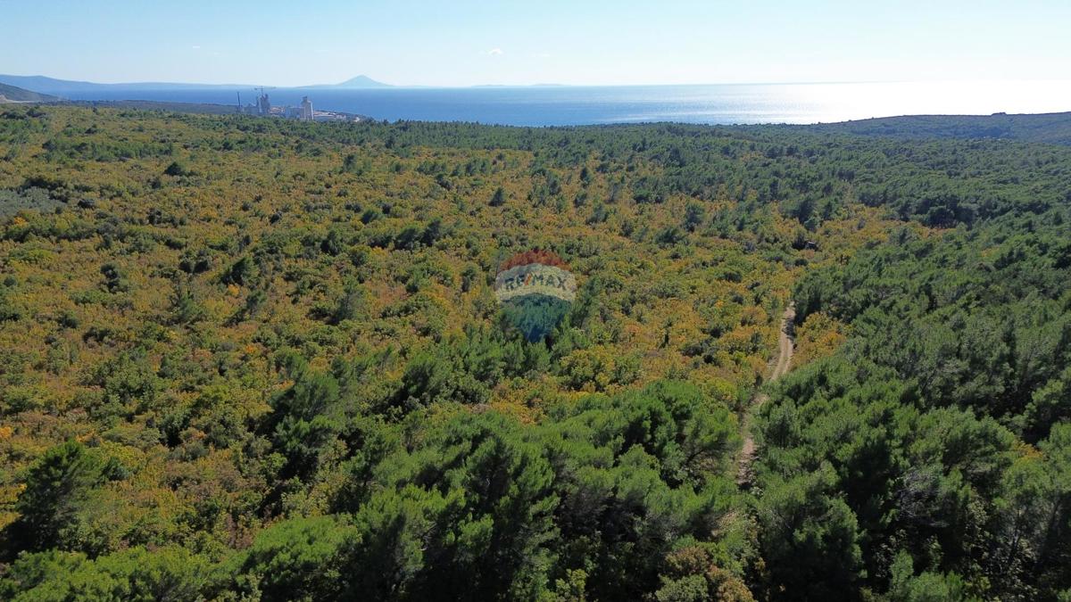 ISTRIA, LABIN - Land near the sea