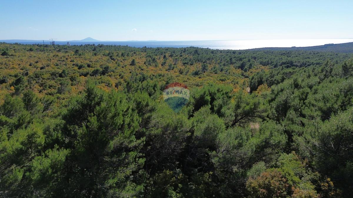 ISTRIA, LABIN - Land near the sea