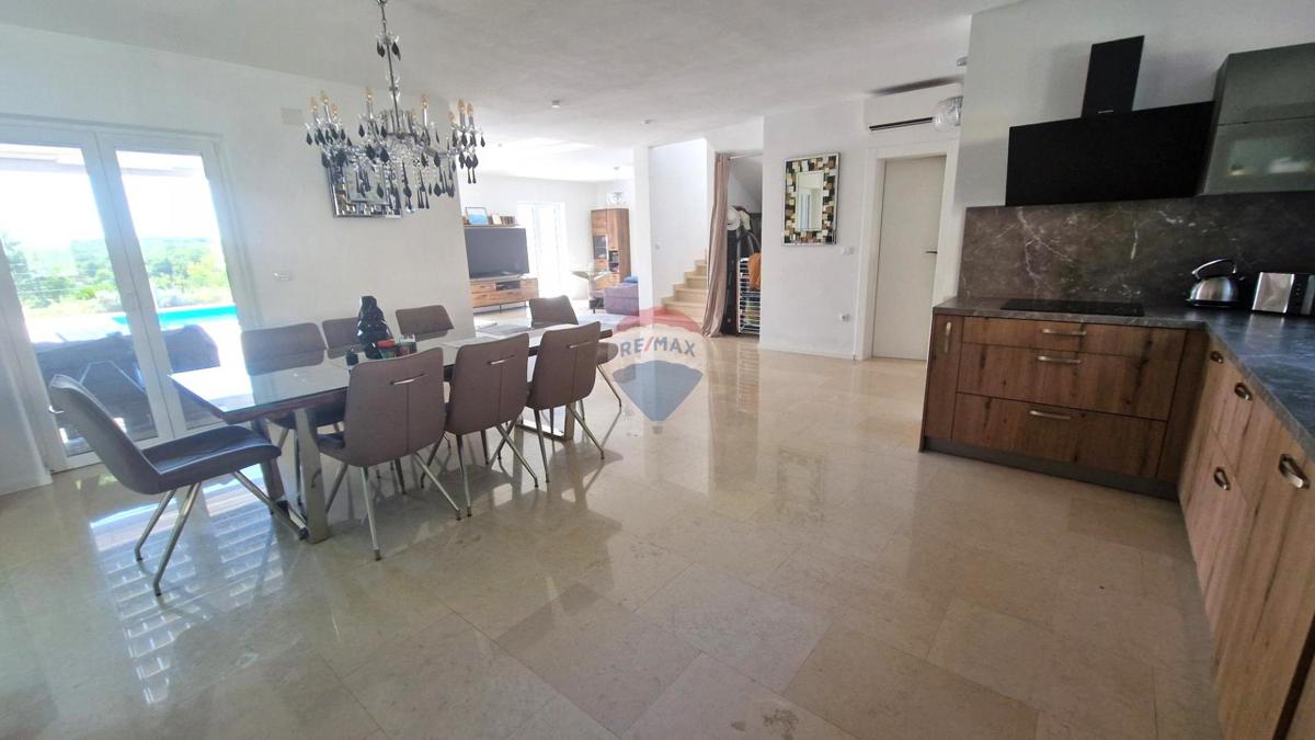 Hiša Rovinjsko Selo, Rovinj, 220m2