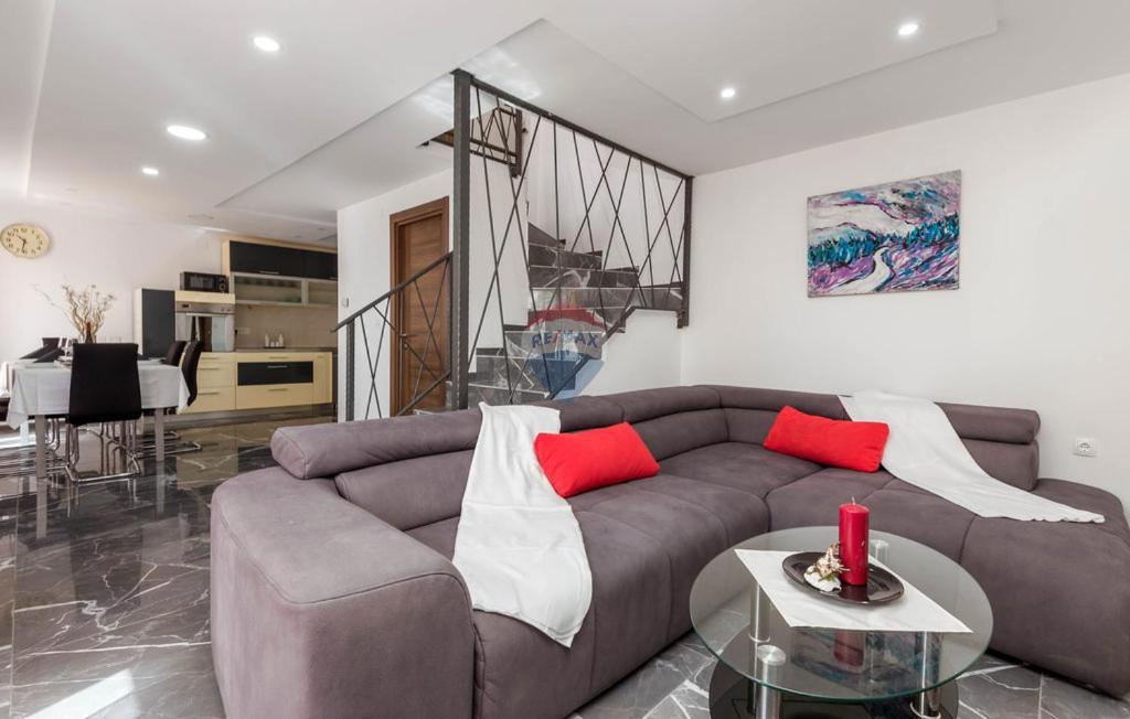 Hiša Jurdani, Matulji, 310m2