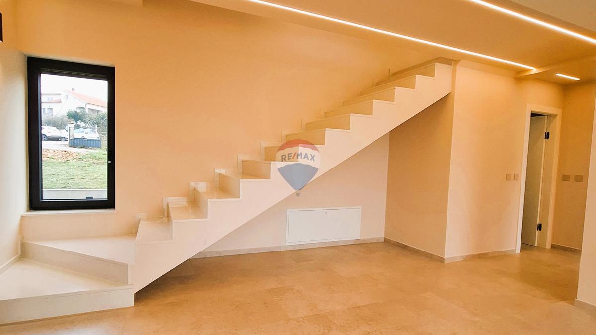 Poreč, okolica, Moderna samostojna hiša z bazenom