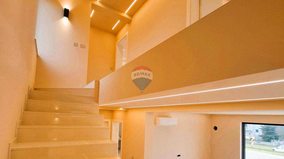 Poreč, okolica, Moderna samostojna hiša z bazenom