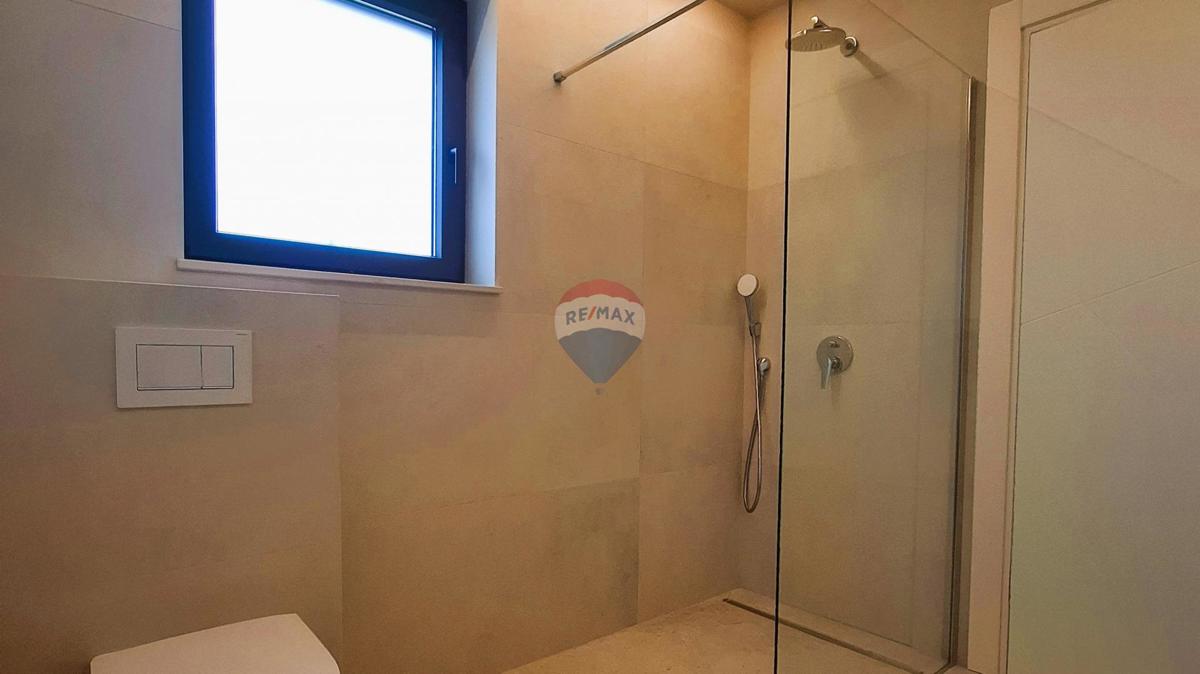 Poreč, okolica, Moderna samostojna hiša z bazenom