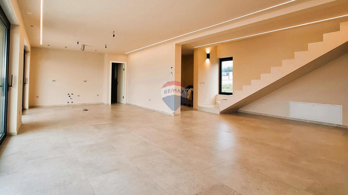 Poreč, okolica, Moderna samostojna hiša z bazenom