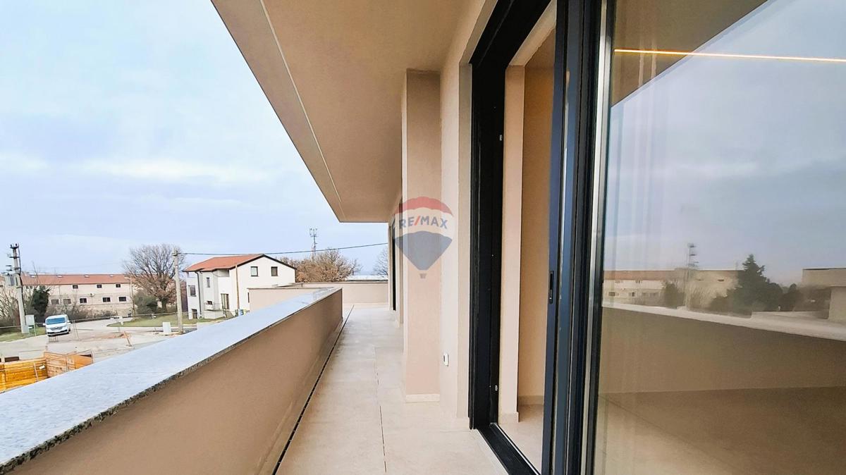 Poreč, okolica, Moderna samostojna hiša z bazenom