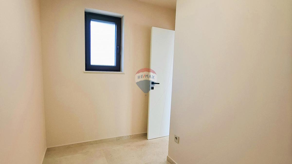 Poreč, okolica, Moderna samostojna hiša z bazenom