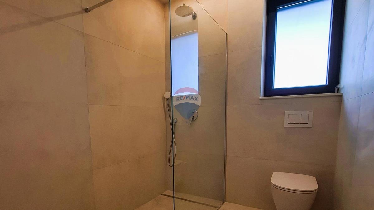 Poreč, okolica, Moderna samostojna hiša z bazenom