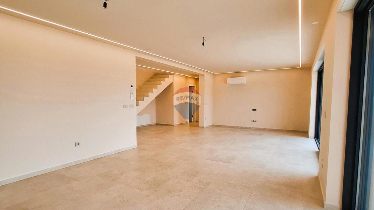 Poreč, okolica, Moderna samostojna hiša z bazenom