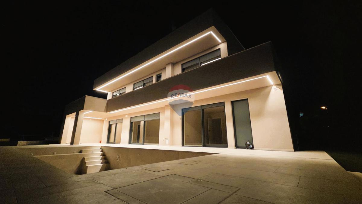 Poreč, okolica, Moderna samostojna hiša z bazenom