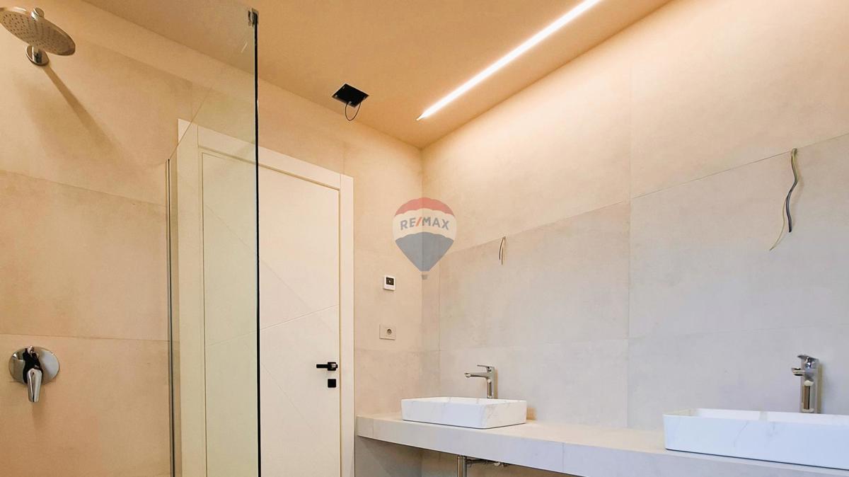 Poreč, okolica, Moderna samostojna hiša z bazenom