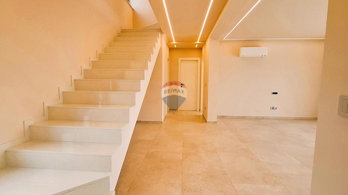 Poreč, okolica, Moderna samostojna hiša z bazenom