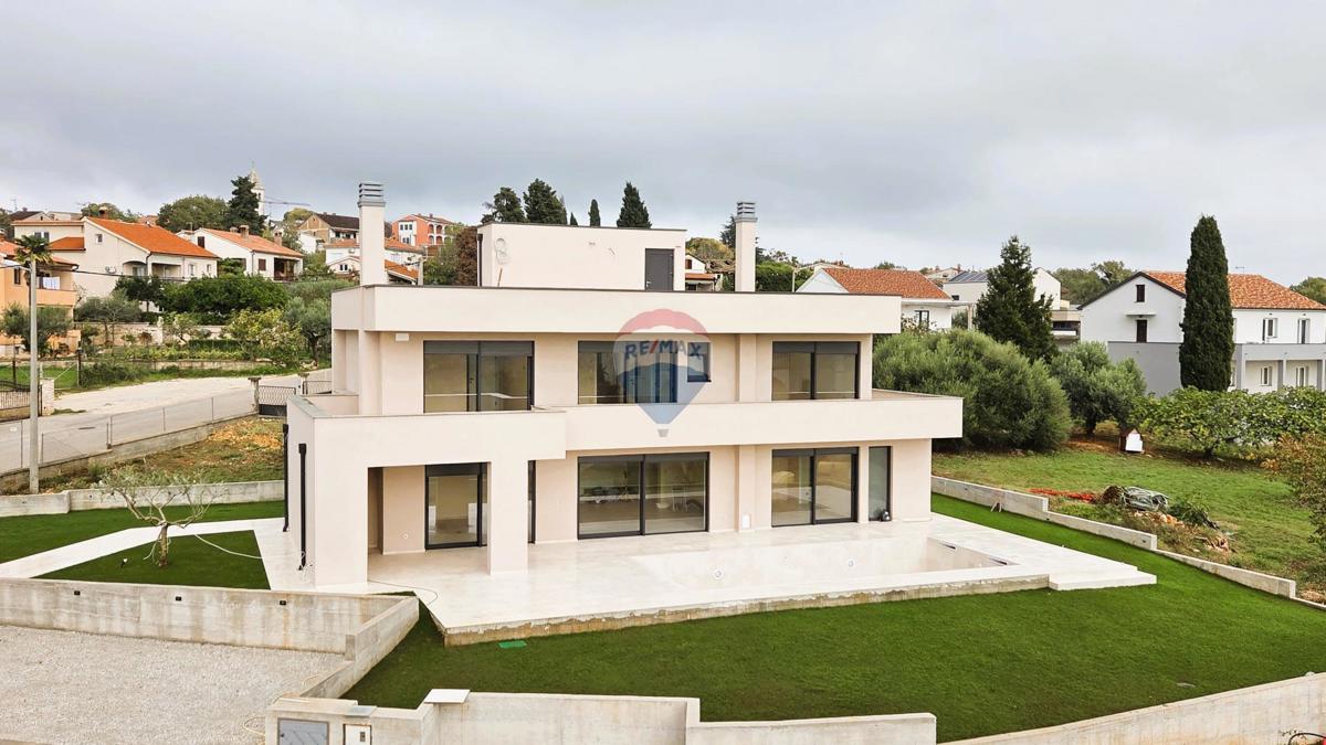 Poreč, okolica, Moderna samostojna hiša z bazenom