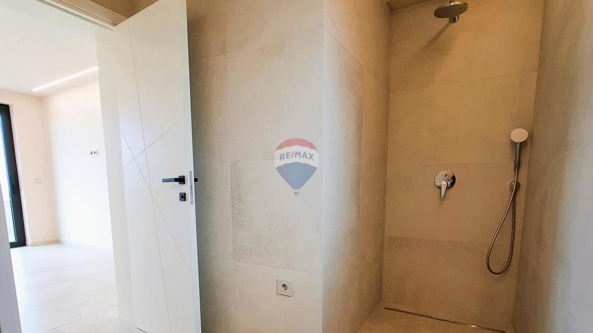 Poreč, okolica, Moderna samostojna hiša z bazenom