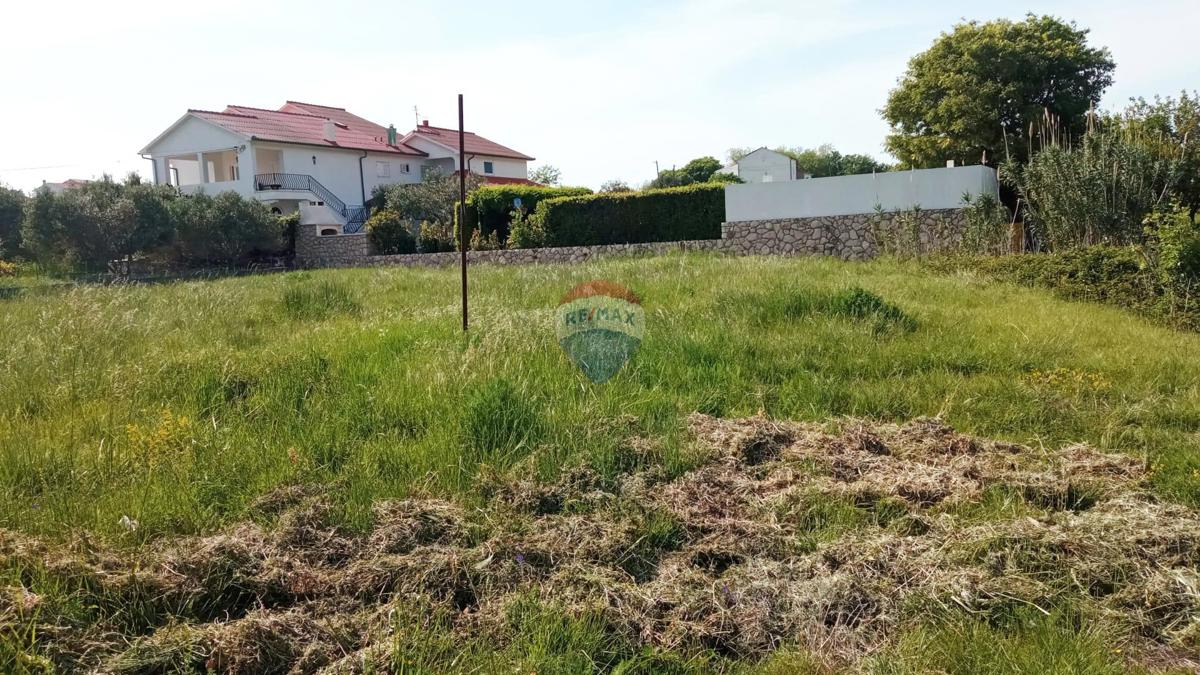 Stavbno zemljišče Mundanije, Rab, 1.780m2