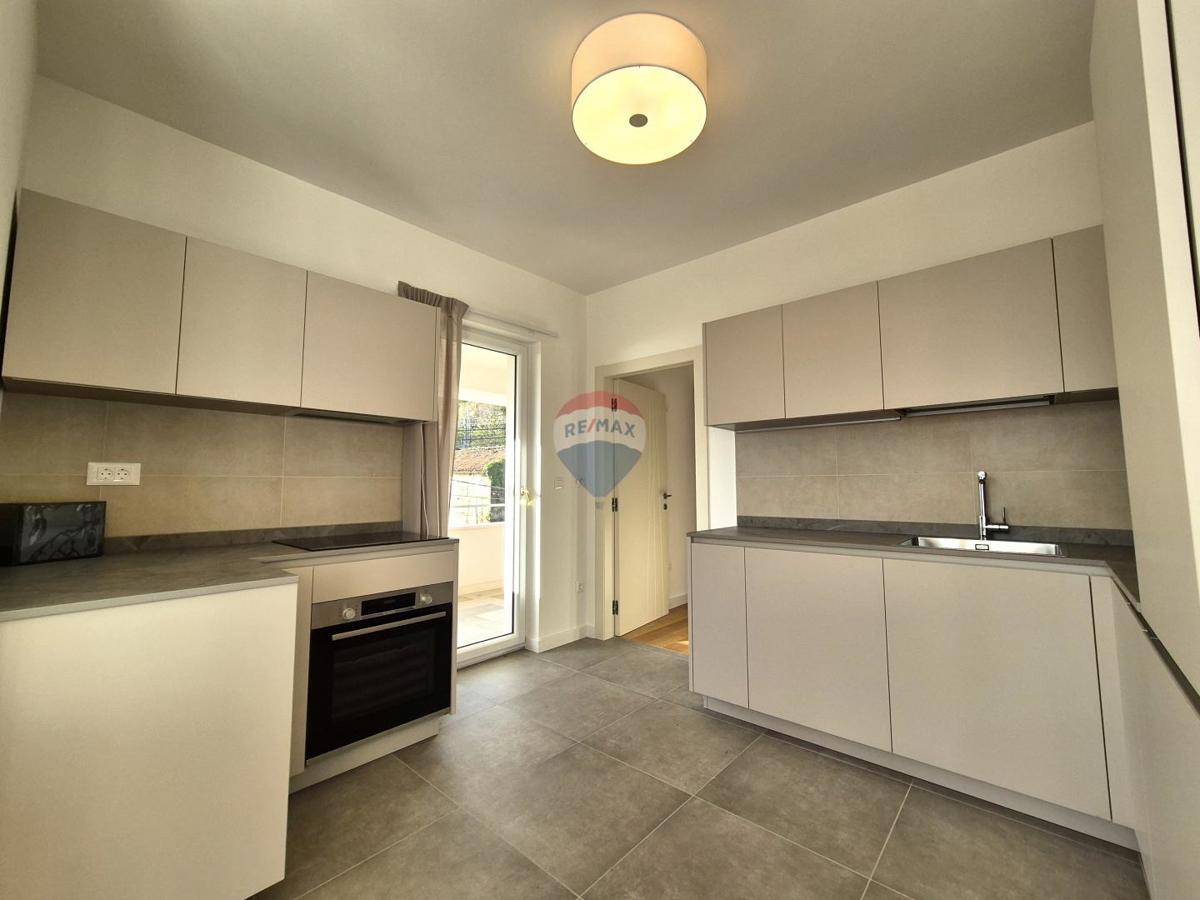 Hiša Poljane, Opatija - Okolica, 550m2