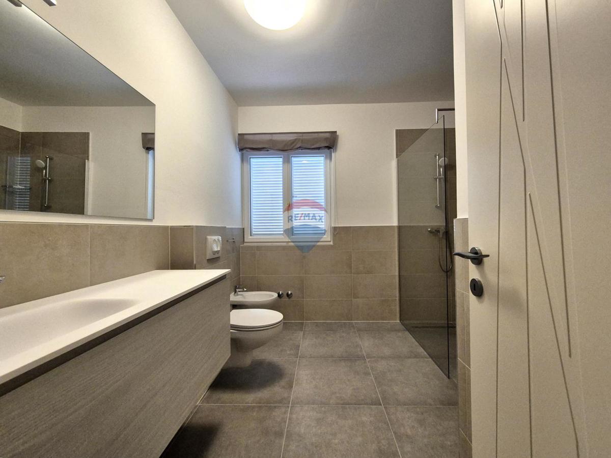 Hiša Poljane, Opatija - Okolica, 550m2