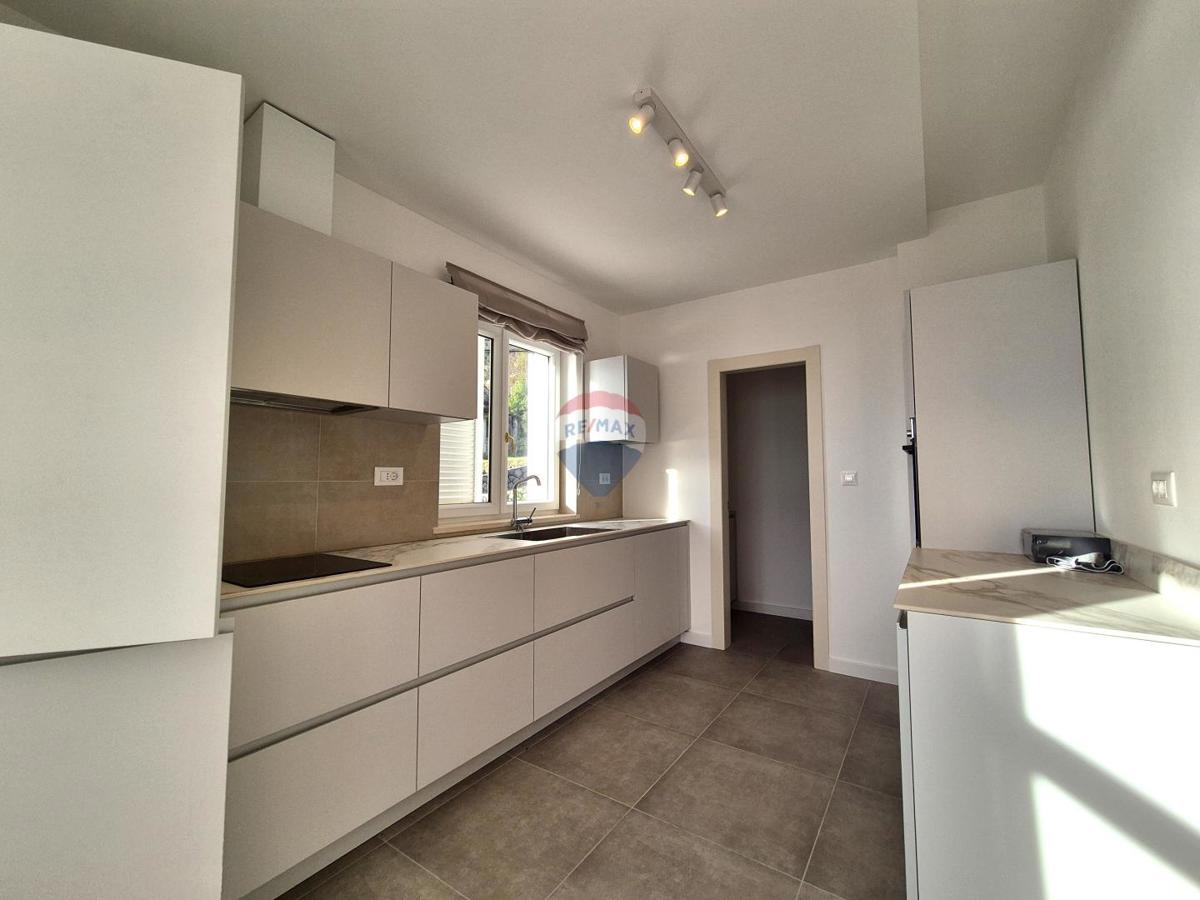 Hiša Poljane, Opatija - Okolica, 550m2