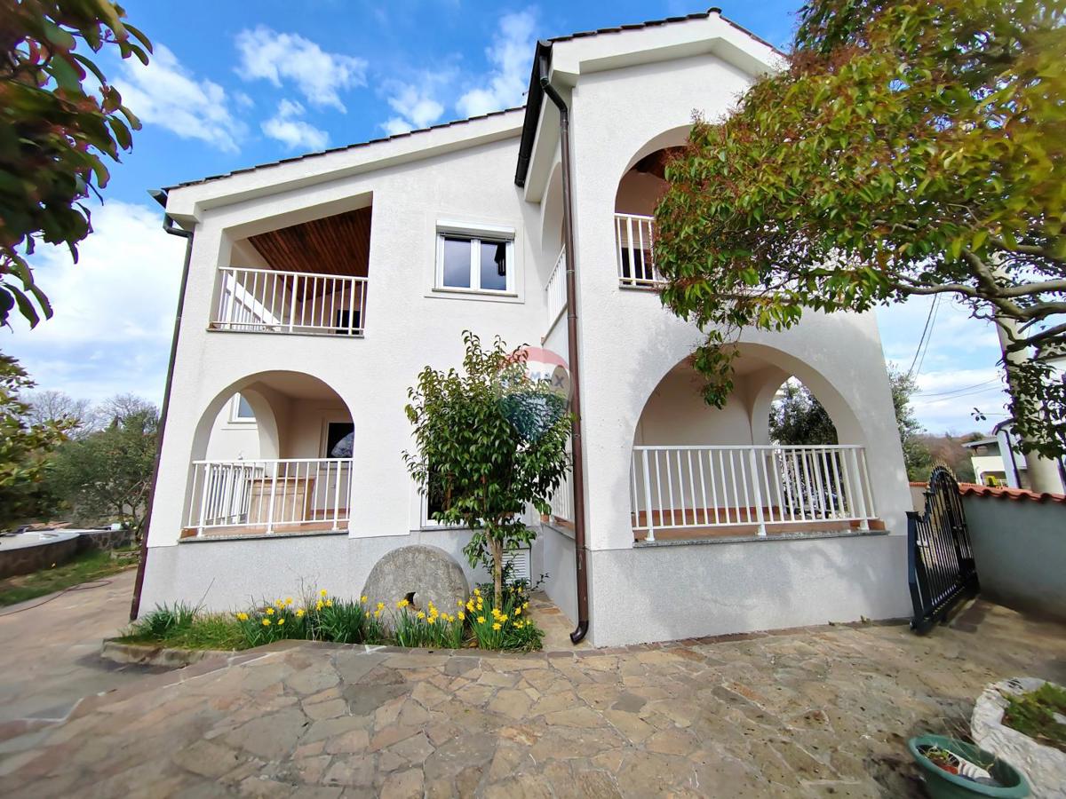 Hiša Kornić, Krk, 476m2