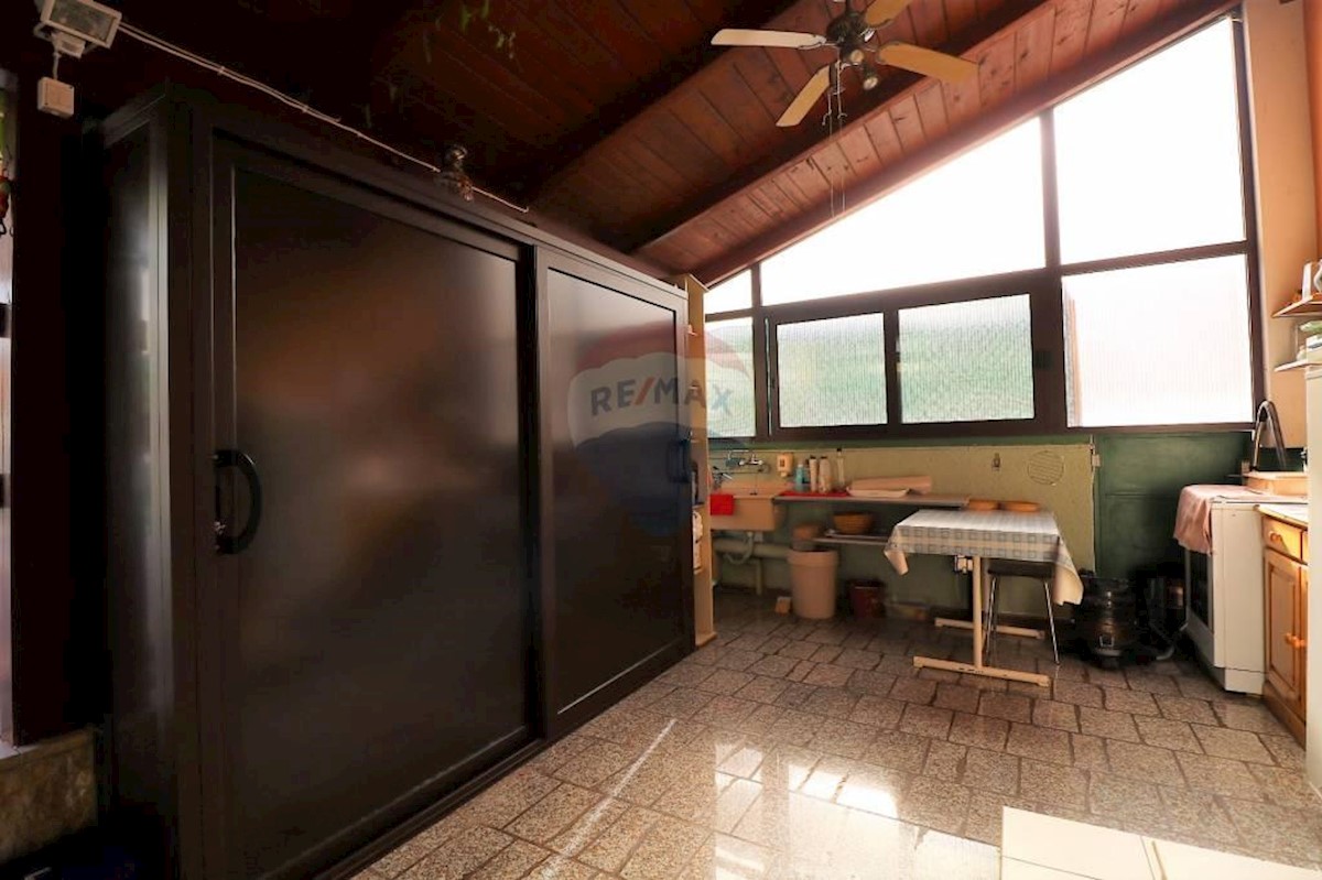 Hiša Štinjan, Pula, 329,44m2