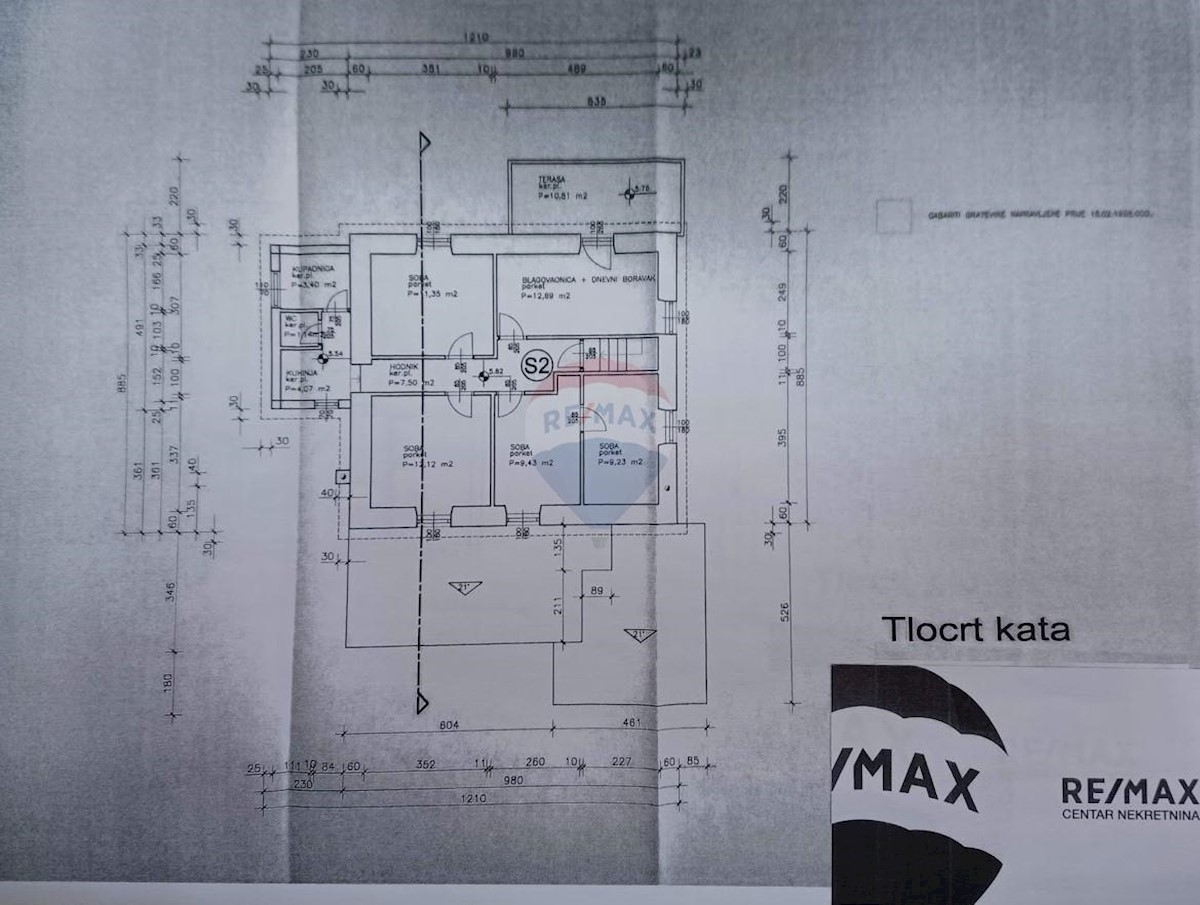 Malinska - Sv. Vid Miholjica hiša 286 m2 + 3 ločeni apartmaji 153 m2 na prostornem vrtu s pogledom na morje