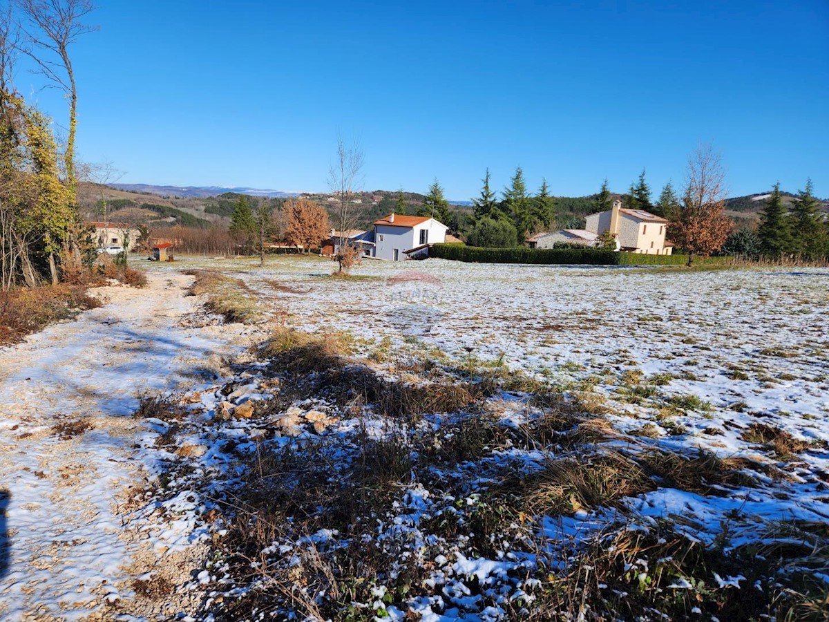 Stavbno zemljišče Karojba, 1.256m2