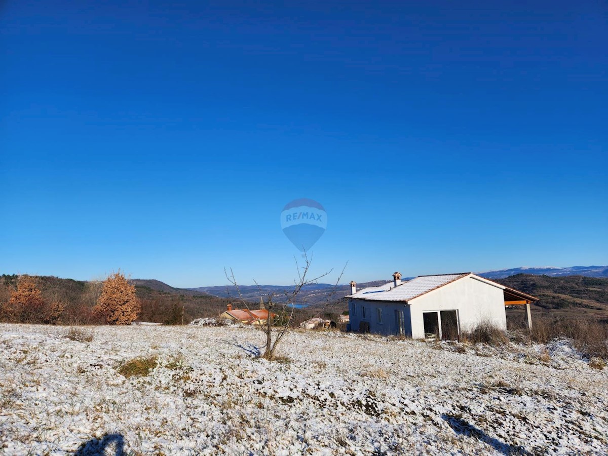 Stavbno zemljišče Karojba, 1.256m2