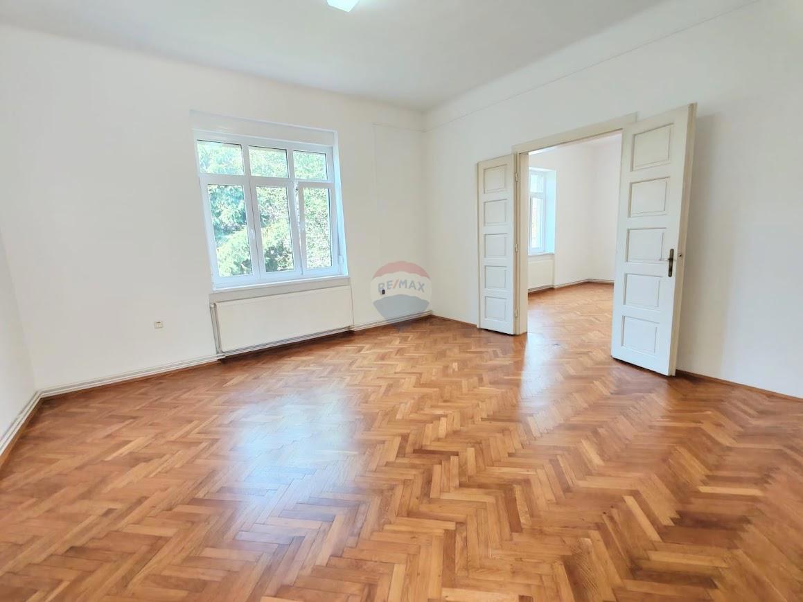Stanovanje/Apartma Zvijezda, Karlovac, 258m2