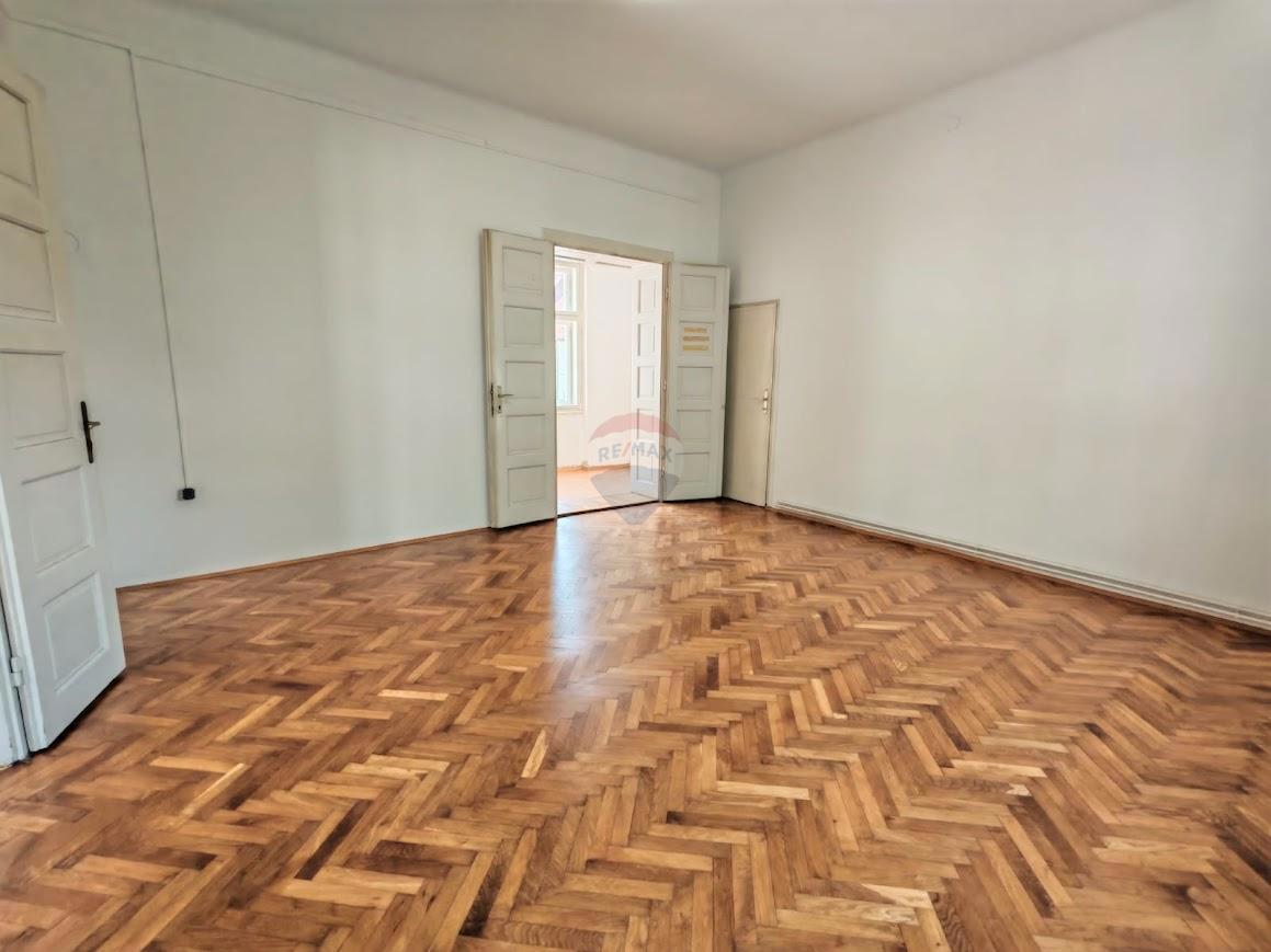Stanovanje/Apartma Zvijezda, Karlovac, 258m2