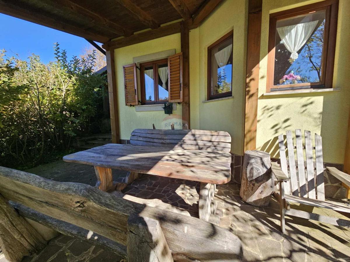 Hiša Stari Laz, Ravna Gora, 260m2