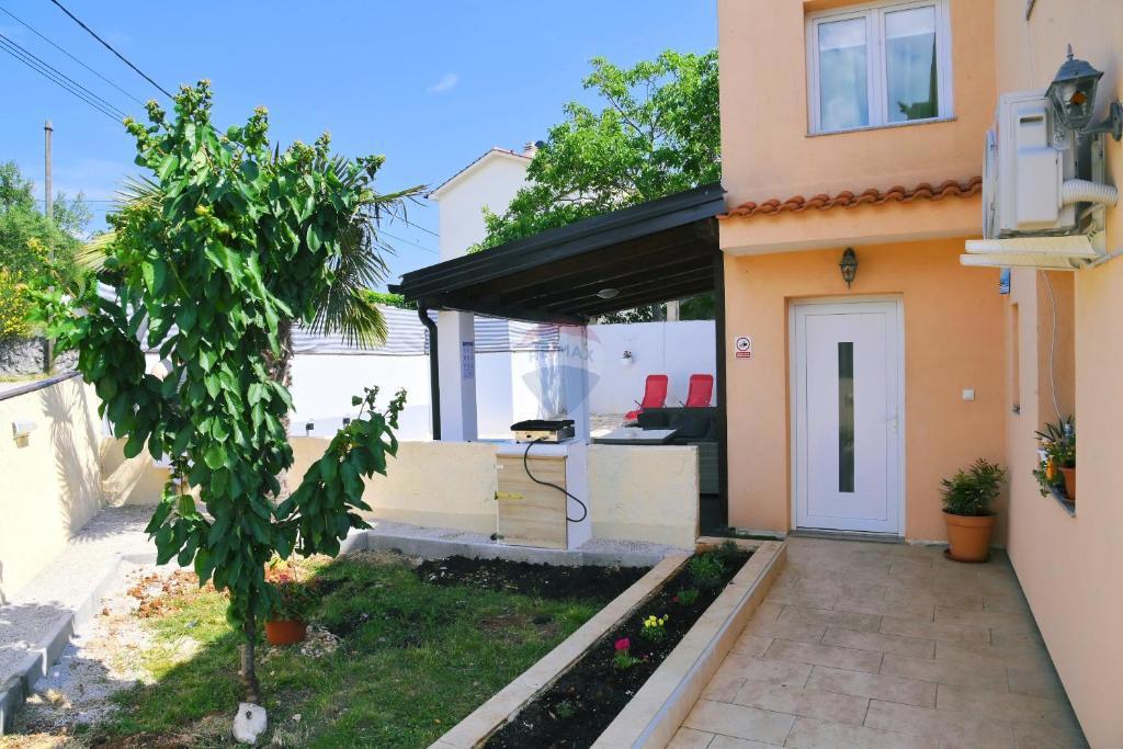 Hiša Dobrinj, 160m2