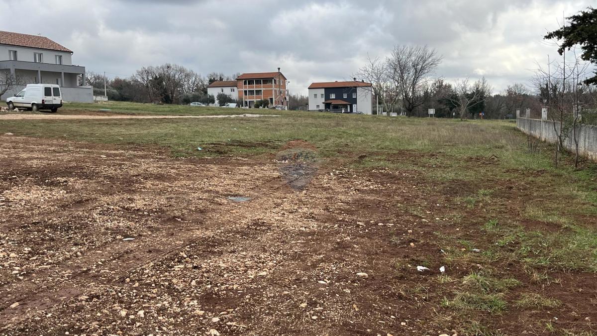 Stavbno zemljišče Baderna, Poreč, 708m2