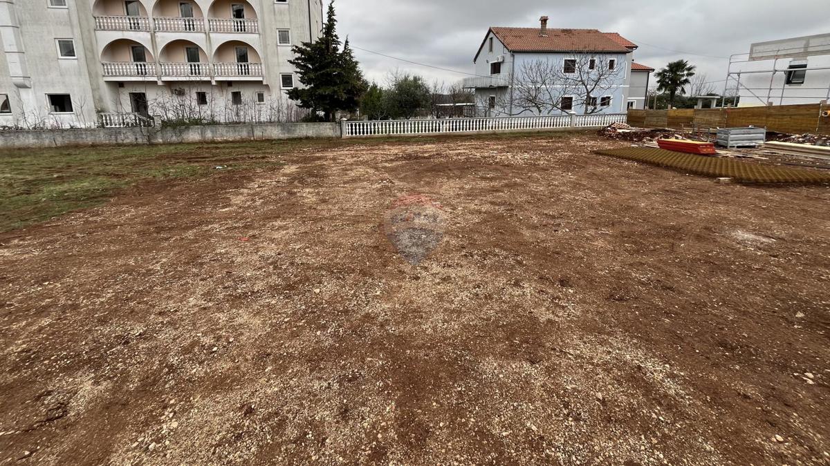 Stavbno zemljišče Baderna, Poreč, 708m2