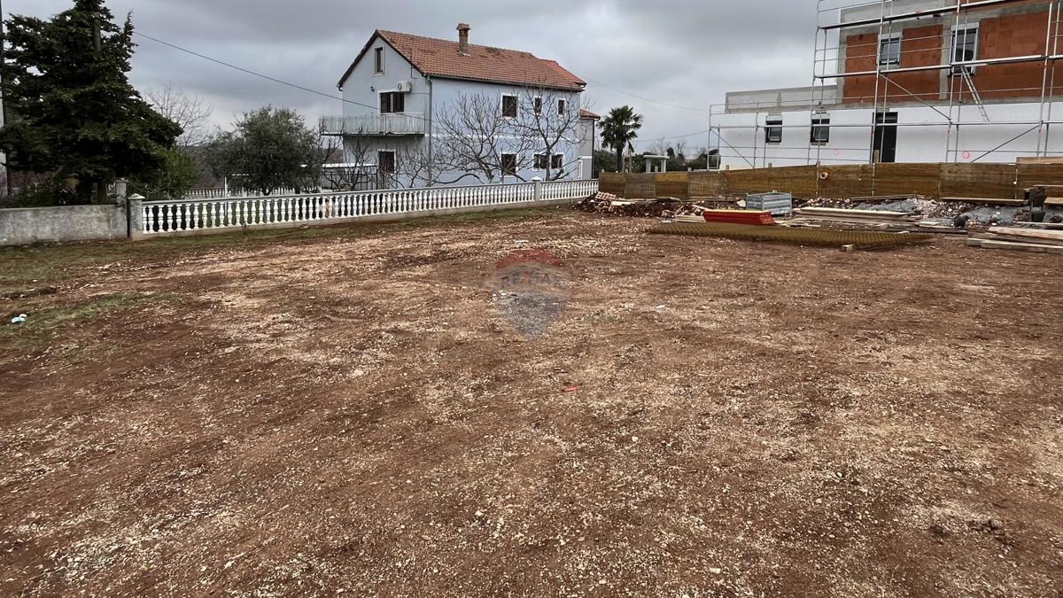 Stavbno zemljišče Baderna, Poreč, 708m2
