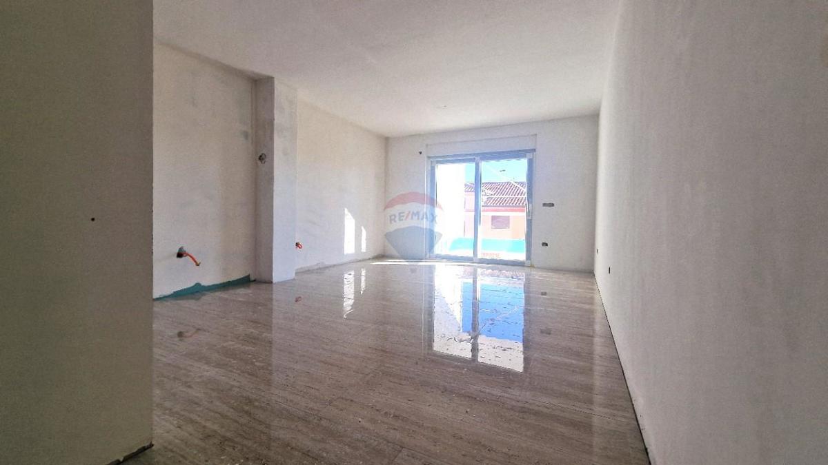 Istra, Novigrad - Stanovanje v pritličju s bazenom