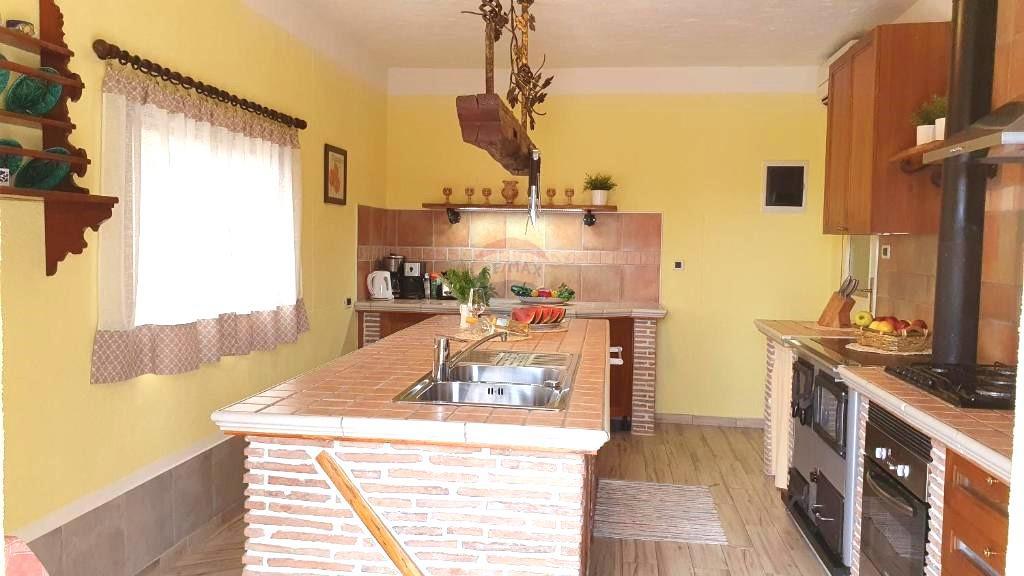 Hiša Kaštel, Buje, 597,01m2