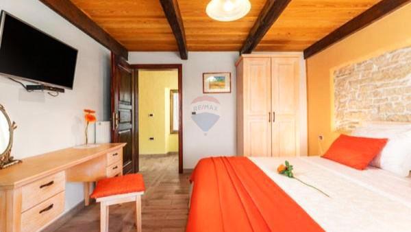 Hiša Kaštel, Buje, 597,01m2