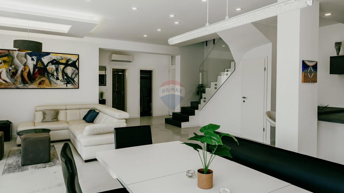 Hiša Umag, 200m2