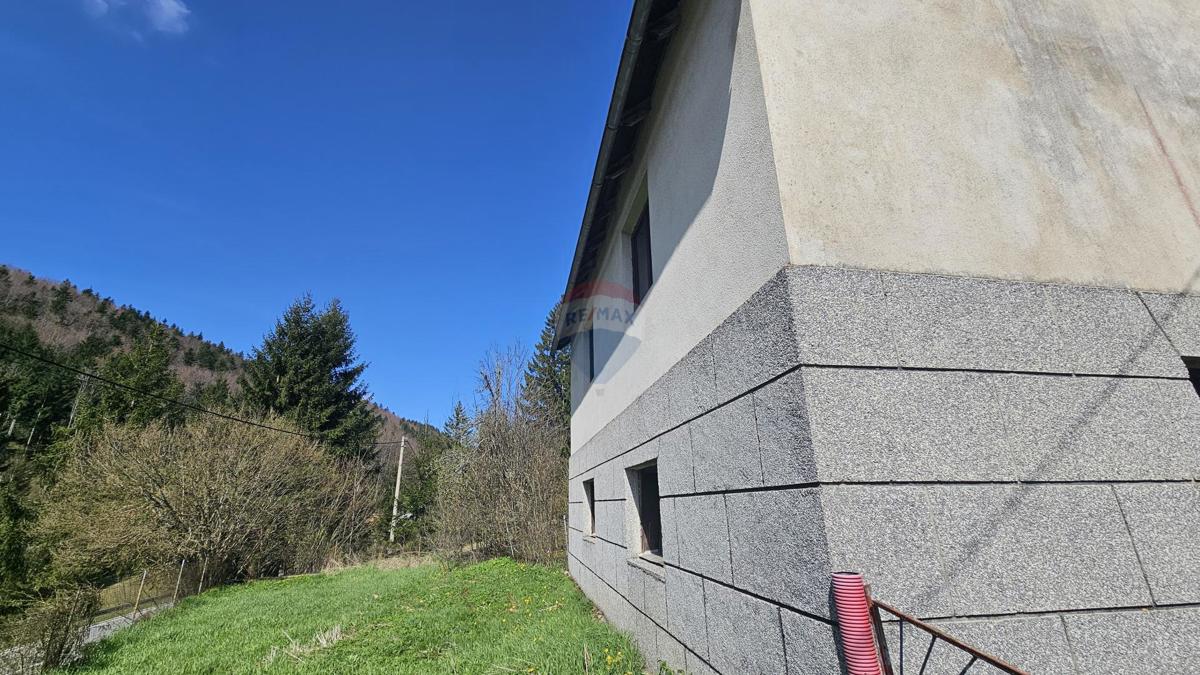 Hiša Prezid, Čabar, 3.285m2