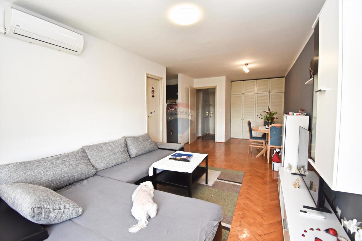 Stanovanje/Apartma Folnegovićevo naselje, Peščenica - Žitnjak, 42m2
