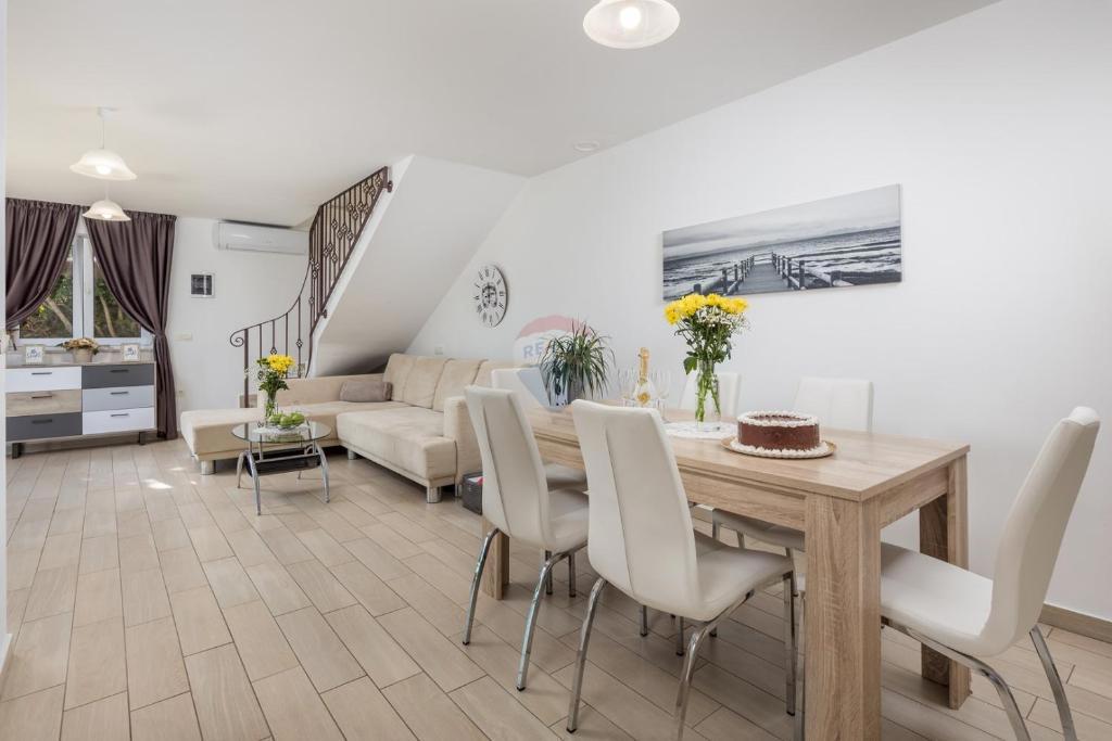 Hiša Sveta Jelena, Mošćenička Draga, 90m2