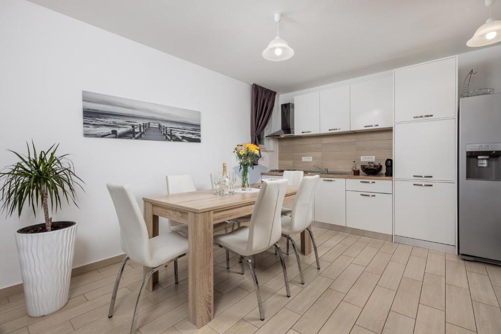 Hiša Sveta Jelena, Mošćenička Draga, 90m2