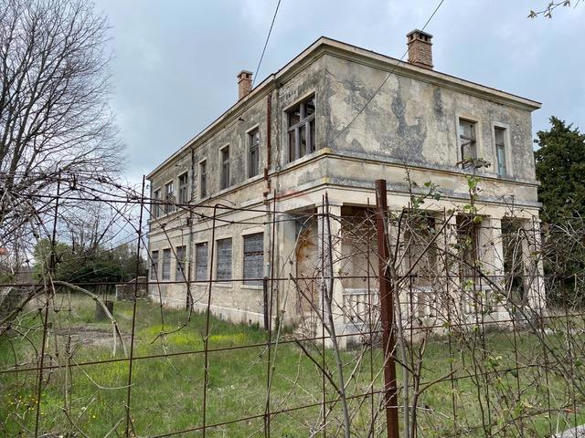 Istra, Kujići – Ugledna zgodovinska nepremičnina z visokim investicijskim potencialom