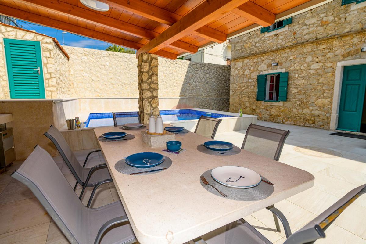 Hiša Nerezine, Mali Lošinj, 384m2
