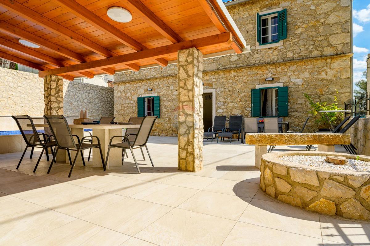 Hiša Nerezine, Mali Lošinj, 384m2